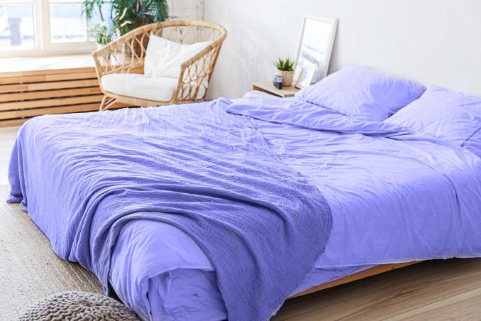 PANTONE 17-3938 Very Peri spalva interjere