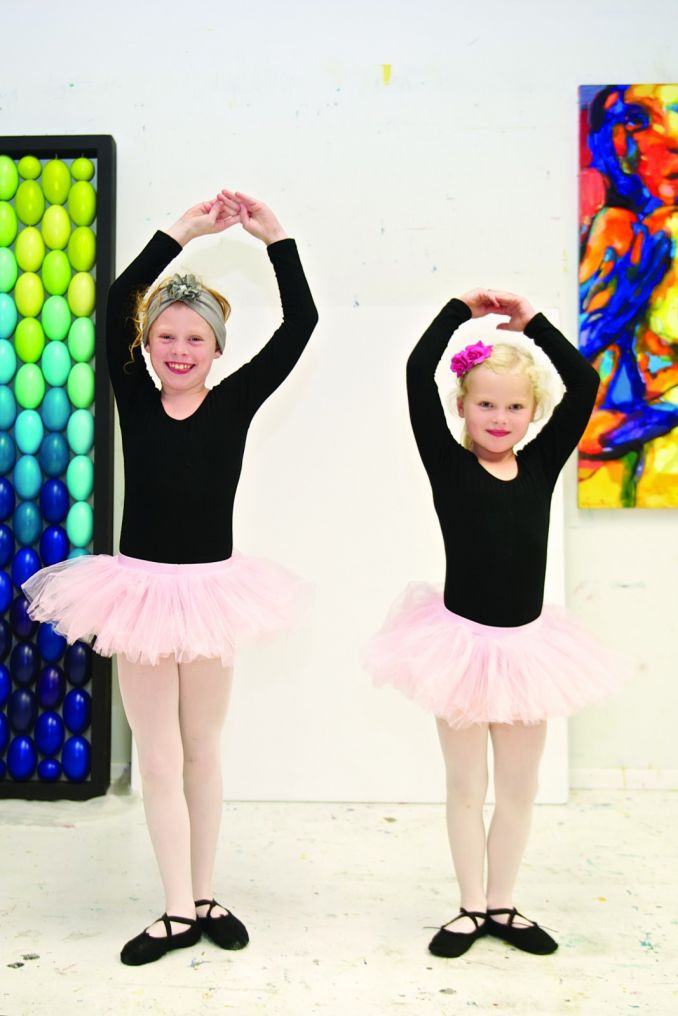 Marcinkevičių dukros - judrios ir spalvingos šių namų balerinos.